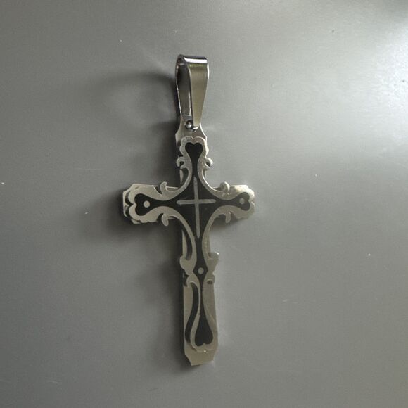 Vintage Silver / Black Tone Graphic Design Cross Pendant 24 Inch Chain Necklace - Picture 2 of 6